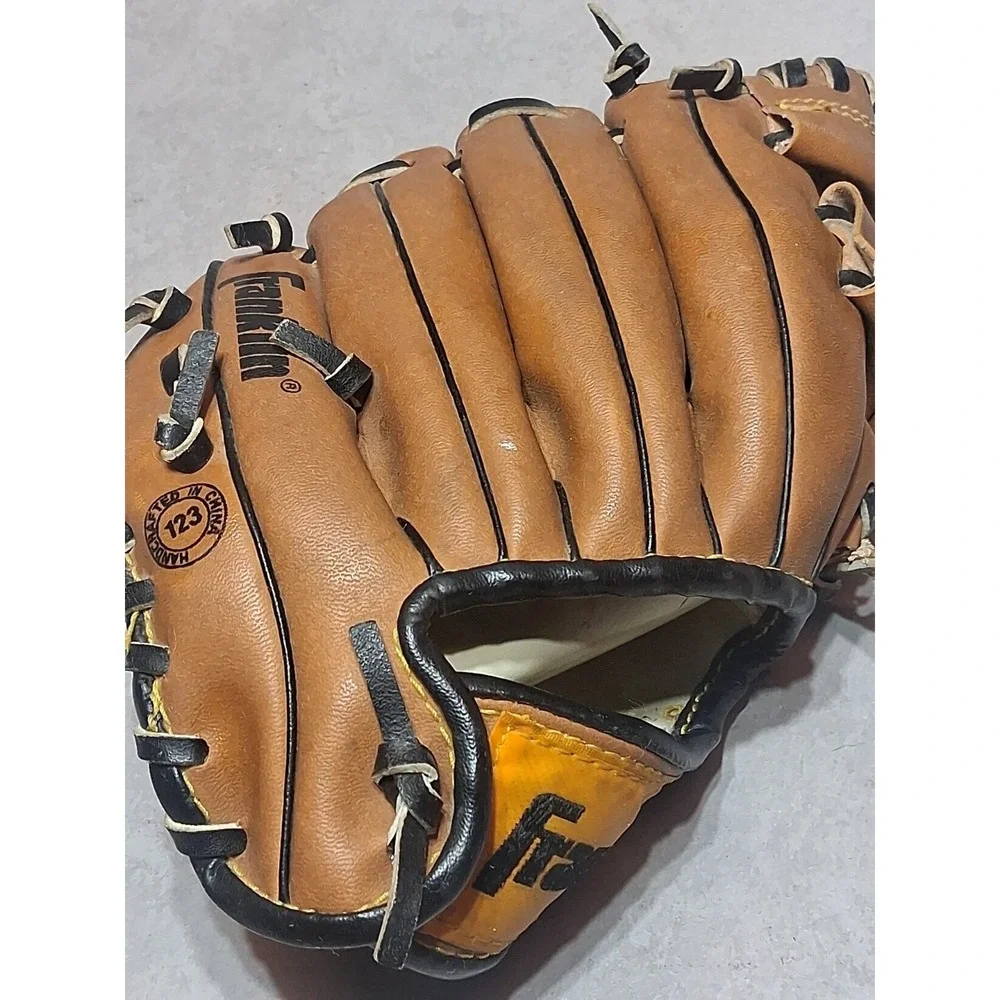 Baseball GLOVE by Franklin Field Master 4609  9 1/2